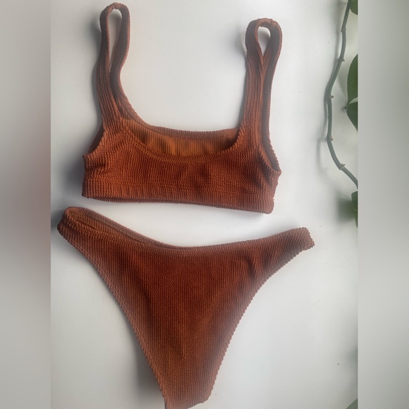 GOOD AMERICAN Always Fits Scoop Bikini top and Always Fits Classic Bikini Bottom - Picture 3 of 6